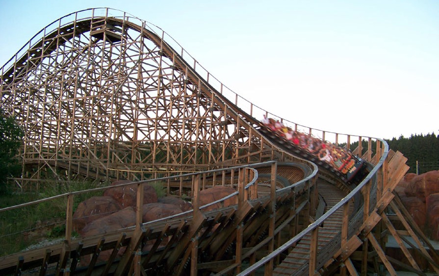 Holz-Achterbahn im Freizeitpark Plohn