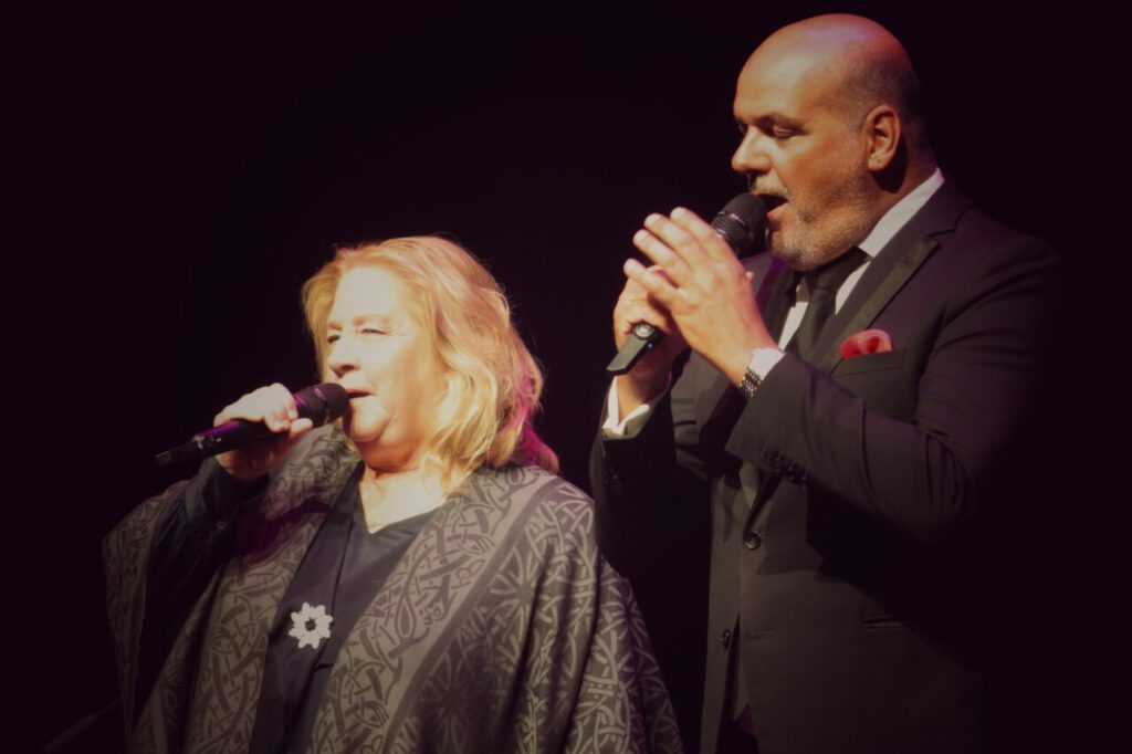 Kathy Kelly und Jay Alexander